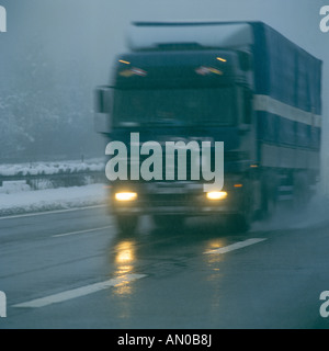 Landstraße im winter Stockfoto