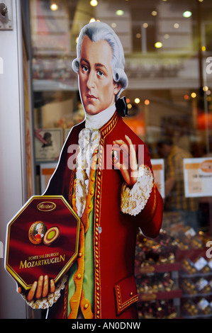 Berühmten Pralinen aus Salzburg, Mozart anzeigen in den berühmten Karntnerstrasse, Wien, Österreich, Europa Stockfoto