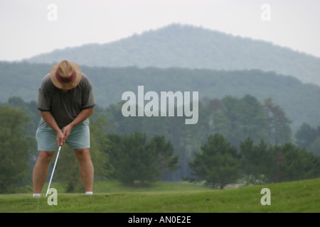 Alabama Madison County, Huntsville, Hampton Cove Golfplatz, Sport, Sportler, Erholung, Spiel, Landschaft, Design, Golf, Können, Fahren, Putting, Grün, Sand-tra Stockfoto