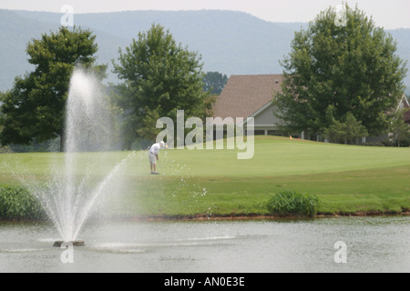 Alabama Madison County, Huntsville, Hampton Cove Golfplatz, Sport, Sportler, Erholung, Spiel, Landschaft, Design, Golf, Können, Fahren, Putting, Grün, Sand-tra Stockfoto
