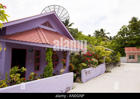 Malediven-Addu Atoll Maradu bunt gemalte Haus Stockfoto