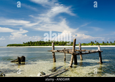 Malediven-Addu Atoll Feydhoo Westküste alte Anlegestelle gegenüber Savahili Insel Stockfoto