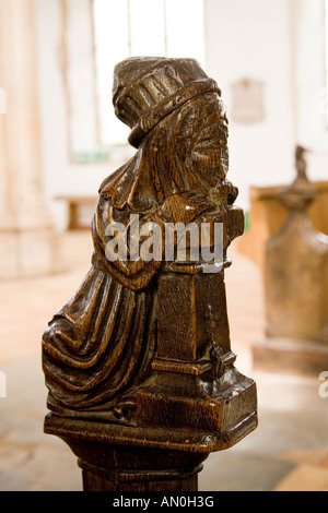 UK Suffolk Blythburgh Dorf All Saints Church sieben Todsünden Heuchelei Pew Ende Figur Stockfoto