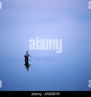 Männlich, Angeln In der West Branch des Susquehanna River in der Nähe von Lewisburg, Union County, Pennsylvania, Usa., Stockfoto