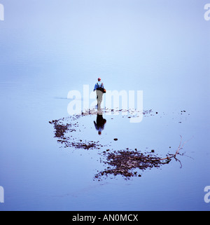 Männlich, Angeln In der West Branch des Susquehanna River in der Nähe von Lewisburg, Union County, Pennsylvania, Usa., Stockfoto