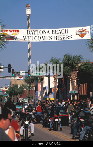 Daytona Beach Florida fl Bike Woche willkommen Banner über Hauptstraße Stockfoto