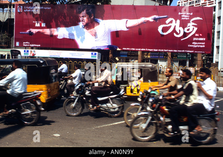 Werben Sie Filmplakat in Bombay Avenue Mumbai Maharashtra Zustand Indien Stockfoto