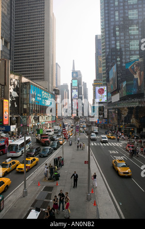 Nach Norden Blick auf Times Square in New York NY USA Juli 2005 Stockfoto