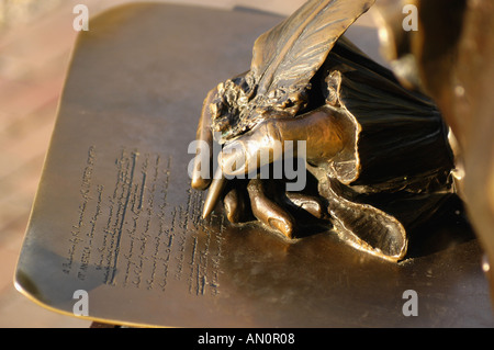 Colonial Williamsburg Virginia Bronze Statue Thomas Jefferson schreiben Declaration of Independence Stockfoto