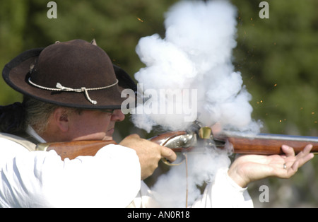 Colonial Williamsburg Virginia Muskete abfeuern Stockfoto