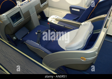 Airbus A340 600 Sitze Business Class Passagier Kabine Lufthansa Stockfoto