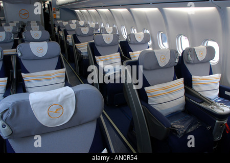 Airbus A340 600 Sitze Business Class Passagier Kabine Lufthansa Stockfoto