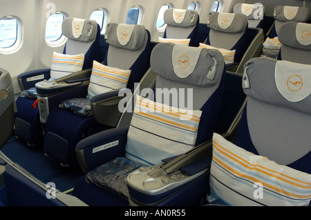 Airbus A340 600 Sitze Business Class Passagier Kabine Lufthansa Stockfoto