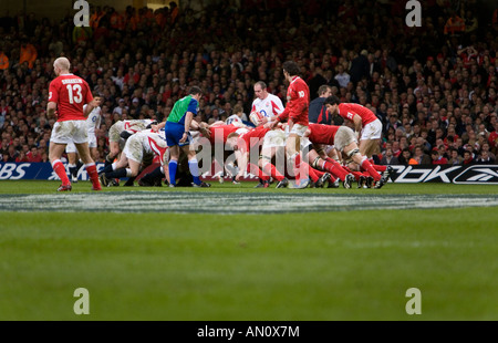 Scrum mit Englisch hinein während des Spiels England Wales im Millennium Stadium am 17. März 2007 Stockfoto