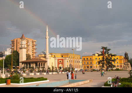 Ethem Bey Beu Moschee. Blick über den Platz. Tirana zentralen Hauptplatz, Skanderbeg-Skanderburg-Platz. Hauptstadt Tirana. Albanien, Balkan, Europa. Stockfoto