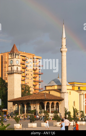 Ethem Bey Beu Moschee. Blick über den Platz. Tirana zentralen Hauptplatz, Skanderbeg-Skanderburg-Platz. Hauptstadt Tirana. Albanien, Balkan, Europa. Stockfoto