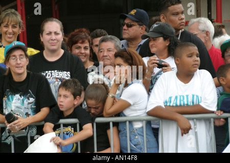 Miami Florida, Flagler Street, Florida Marlins Major League Baseballweltmeisterschaft Gewinner, Fans feiern, Banner, Besucher reisen Reise Tour Tourist t Stockfoto