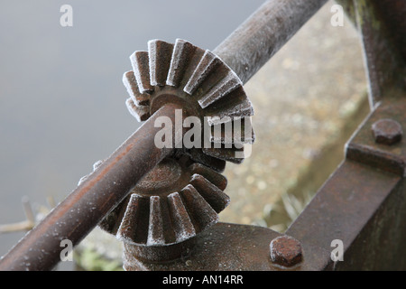 Schleuse am kleinen See führt zum Fluss Glaven "North Norfolk" UK Stockfoto