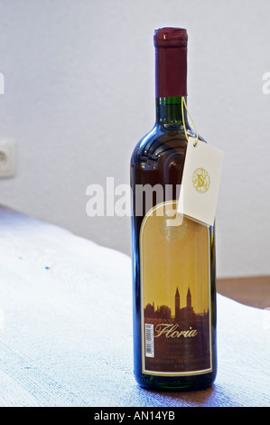 Eine Flasche Medugorska "Floria" 1998 süßen Dessertwein. Podrum Vinoteka Sivric Weingut, Citluk, in der Nähe von Mostar. Föderation Bosne ich Hercegovine. Bosnien-Herzegowina, Europa. Stockfoto