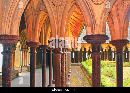 Archadis und Spalten der Abtei St. Pierre, Mont St. Michel, Normandie, Frankreich Stockfoto