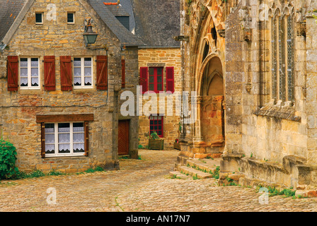 Kirche Notre-Dame de Roscudon und das historische Zentrum, Punkt-Croix, Bretagne, Frankreich Stockfoto