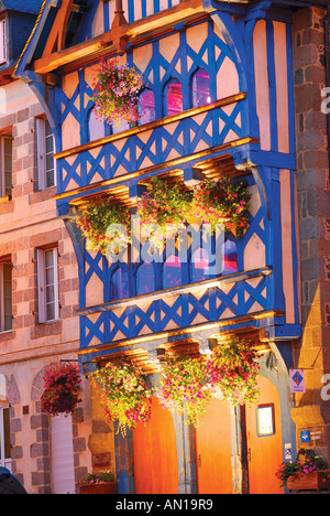 Detail des Fachwerkhauses "Maison De La Tour Eiffel" bei Pontrieux bei Nacht, Pontrieux, Bretagne, Frankreich Stockfoto