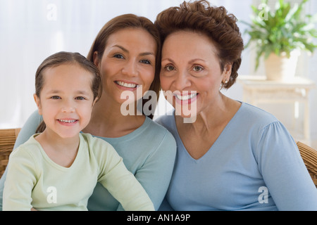 Porträt des generationsübergreifenden Hispanic weibliche Familienmitglieder Stockfoto