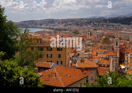 Nizza Hafen und Altstadt von Parc du Chateau, Riviera, Provence, Cote d ' Azur, Frankreich, Europa gesehen. Stockfoto