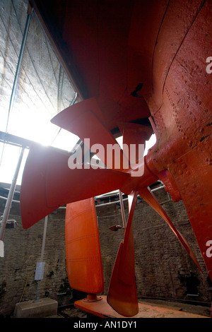 SS Great Britain großen eisernen Propeller und Schiff Rumpf im Trockendock Bristol Avon Somerset England UK United Kingdom GB Stockfoto