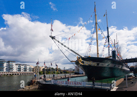 SS Great Britain der weltweit ersten großen eisernen Schiff an sonnigen Sommertag mit blauen Himmel und weiße Wolken Bristol Avon Somerset UK Stockfoto