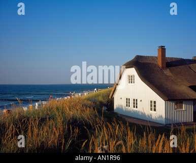 Haus am Meer in Ahrenshoop Mecklenburg Vorpommern Darß Ostsee Deutschland Europa. Foto: Willy Matheisl Stockfoto