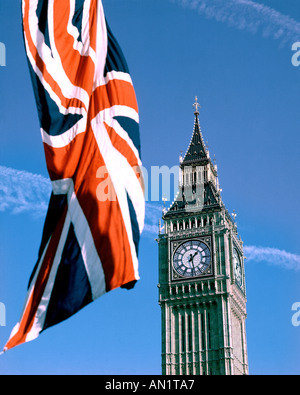 GB - LONDON: Big Ben (Elizabeth Tower) und Union Jack Stockfoto