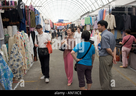 Dong Jia Du Tuch Markt in Shanghai Stockfoto