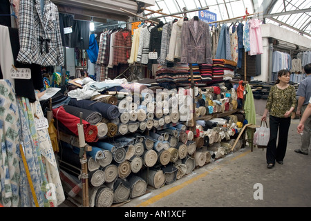 Dong Jia Du Tuch Markt in Shanghai Stockfoto