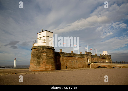 Barsch Rock Fort und Leuchtturm New Brighton Wirral Merseyside England Stockfoto