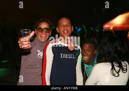 Kuba-Havanna Januar 2006 eine Fashionshow auf einer Openair-Disco-Veranstaltung in modernen la Habana in Fortaleza de San Carlos De La Cabana Stockfoto