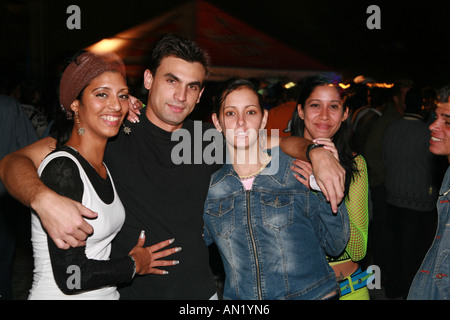 Kuba-Havanna Januar 2006 eine Fashionshow auf einer Openair-Disco-Veranstaltung in modernen la Habana in Fortaleza de San Carlos De La Cabana Stockfoto