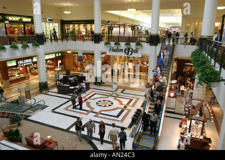 Raleigh North Carolina, Crabtree Valley Mall, größtes Einkaufszentrum, Shopper Shopper Geschäfte Geschäfte Märkte Märkte Marktplatz Kauf Verkauf, Einzelhandelsgeschäfte Stockfoto