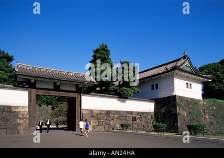 Japan, Honshu, Tokyo, Sakuradamon Torhaus und Wassergraben in die Hofburg Stockfoto