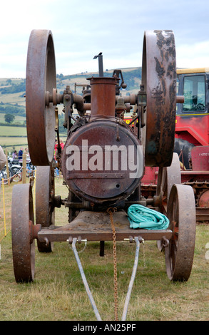 Rostige Dampftraktor bereit, Restaurierung Stockfoto