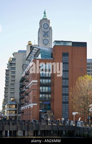 Der OXO Tower am Südufer der Themse in der Nähe von Blackfriars Bridge, London, England. Stockfoto