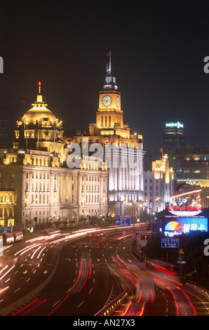 Der Bund / koloniale Gebäude / historische 1920-Architektur / Nachtansicht, Shanghai, China Stockfoto