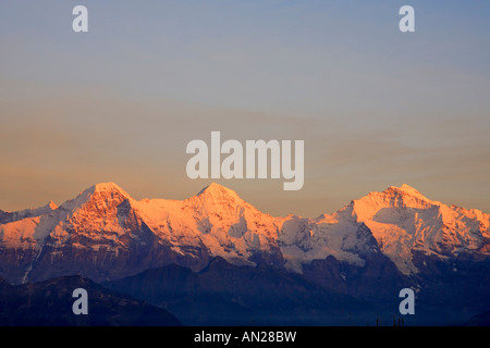 Blick von Beatenberg Eiger (l), Mönch und Jungfrau (R) Montains, Schweiz Berner oberland Stockfoto