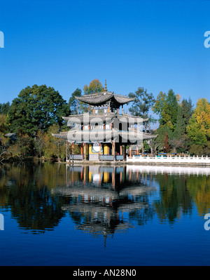 Black Dragon Pool Park / Deyue-Pavillon / Pagode / Ming-Dynastie, Lijiang, Provinz Yunnan, China Stockfoto