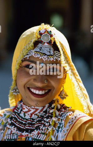 Mädchen gekleidet in traditioneller Tracht, Jaipur, Rajasthan, Indien Stockfoto