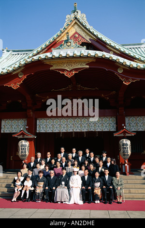 Kanda Myojin Schrein / traditionelle Hochzeit / Gruppe Portrait, Tokio, Honshu, Japan Stockfoto