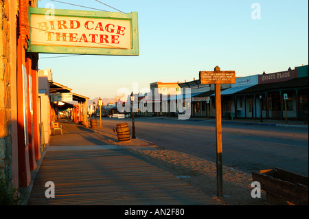 Der Straße Allen Hauptstraße bei Sonnenaufgang in Tombstone Arizona Gedenkstätte der OK Coral Schießerei Stockfoto
