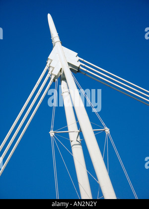 Detailansicht des Kabels bleiben Dach unterstützt das Millennium Stadium Stockfoto
