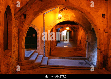 La Rue Obscure in Villefranche Sur Mer, Südfrankreich Stockfoto