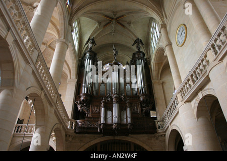 Alte Orgel in der Kirche Saint-Etienne-du-Mont, Paris, Frankreich Stockfoto